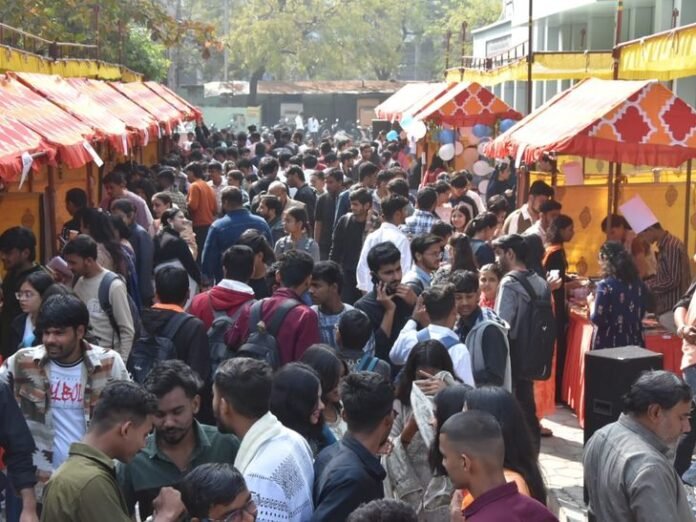 आरजीपी इंस्टीट्यूट इंदौर में रंगारंग कार्यक्रम:  बॉलीवुड थीम पर फैंसी ड्रेस और देसी स्वादों की जत्रा में छात्रों ने दिखाई प्रतिभा - Indore News