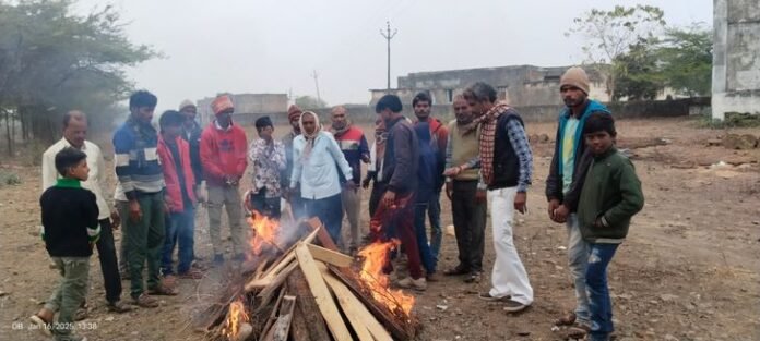  करंट लगने से बंदर की मौत, ग्रामीणों ने किया अंतिम संस्कार - shajapur (MP) News