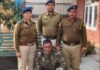 तस्करी करते पकड़ा गया 60 साल का बुजुर्ग:  हमीरपुर पुलिस ने बरामद किया नशीला पदार्थ, शक के आधार पर ली गई तलाशी - Barsar News