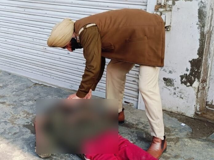 पंजाब में ठंड से युवक की मौत:  पोस्ट ऑफिस के पास सड़क पर पड़ा मिला शव, मृतक की नहीं हुई पहचान - Jagraon News