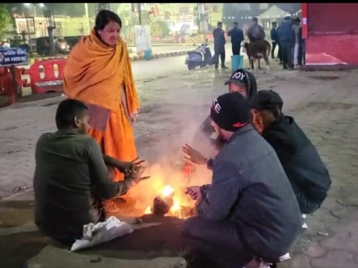 बिलासपुर में फिर बढ़ी ठंड, 3 डिग्री गिरा तापमान:  ठंडी हवाओं ने बढ़ाई ठिठुरन, 13 डिग्री सेल्सियस रहा न्यूनतम तापमान - Bilaspur (Chhattisgarh) News