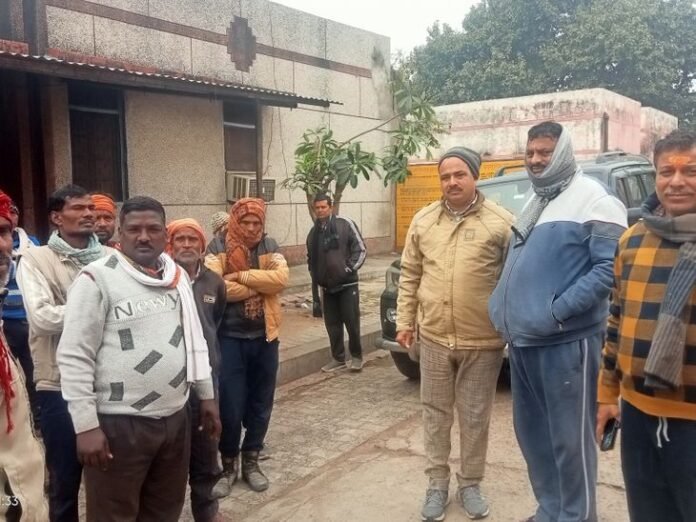 मकर संक्रांति पर घर आए युवक की मौत:  चित्रकूट में अज्ञात वाहन ने कुचला, अहमदाबाद में करता था प्राइवेट नौकरी - Chitrakoot News