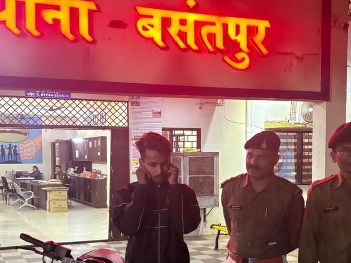 युवक को स्टंटबाजी करना पड़ा महंगा:  राजनांदगांव पुलिस ने लगाया 4100 रुपए का जुर्माना, तेज रफ्तार में स्टंट करते बनाया था वीडियो - Rajnandgaon News