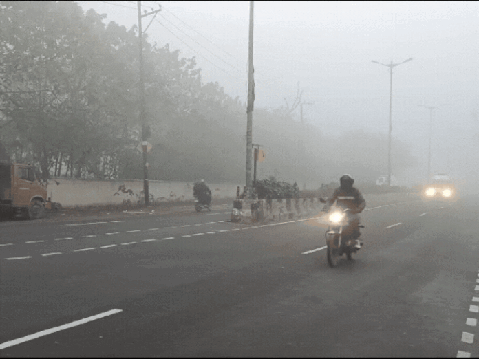 सहारनपुर में कड़ाके की ठंड, घना कोहरा छाया:  सर्द हवाओं ने बढ़ाई मुश्किलें, AQI 352 पहुंचा, ठिठुरन बढ़ी - Saharanpur News
