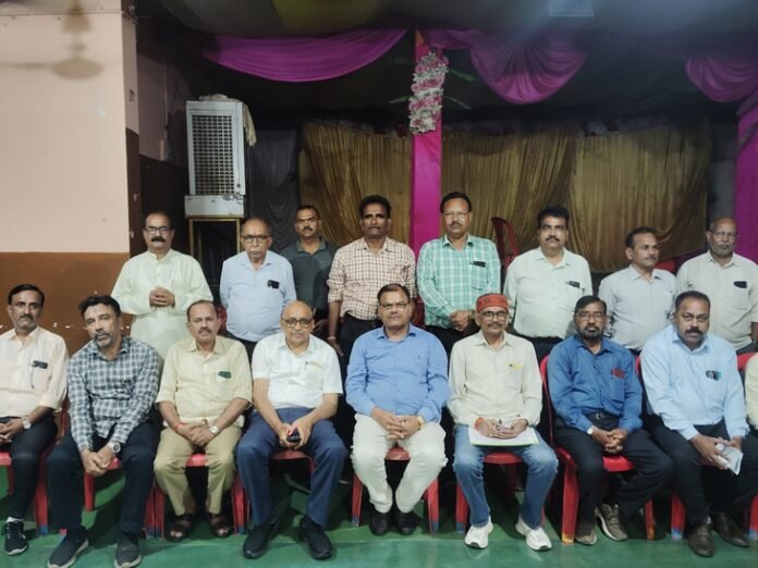 MP में कर्मचारियों का बड़ा आंदोलन कल से:  32 संगठनों के कर्मचारी करेंगे प्रदर्शन, पुरानी पेंशन और पदोन्नति समेत 48 मांगें - Bhopal News