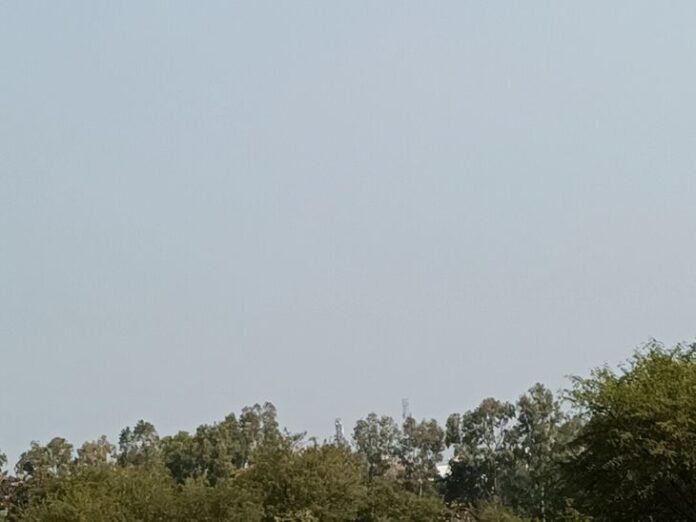 अशोकनगर में बदला मौसम, ठंड की हुई वापसी:  न्यूनतम तापमान 6.1 डिग्री, अधिकतम 23 डिग्री दर्ज; दिन में भी ठंड से राहत नहीं - Ashoknagar News