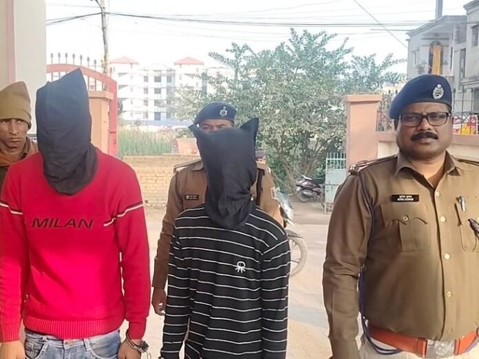 पटना में ऑटो लिफ्टर गैंग के 2 सदस्य गिरफ्तार:  मारपीट कर यात्री से किया था लूटपाट; एक आरोपी हत्या मामले में जा चुका है जेल - Patna News