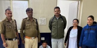 पत्नी से अवैध संबंध के चलते युवक की हत्या:  रतलाम में पति ने रिश्तेदारों के साथ मिलकर की हत्या; स्कूल के पास मिला था शव - Ratlam News