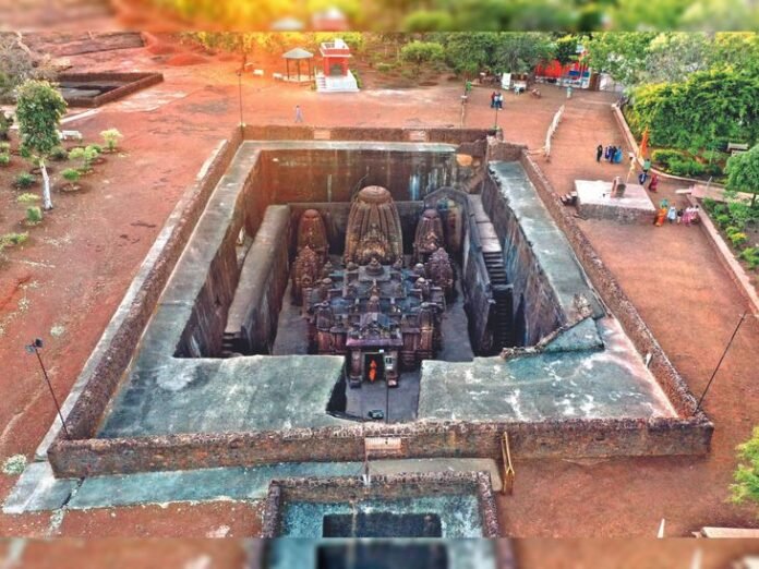 अनूठी इंजीनियरिंग... एक चट्‌टान का शिव मंदिर:  मंदसौर के गरोठ ब्लॉक में 1200 साल पुराने मंदिर में अद्भुत कारीगरी - Mandsaur News