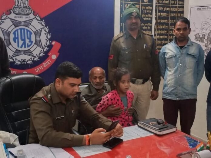 अशोकनगर में रास्ता भटकी 9 साल की बच्ची:  घर से 6 किमी दूर पहुंची, पुलिस और ग्रामीणों की मदद से परिवार से मिली - Ashoknagar News