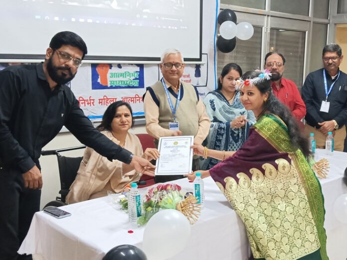 इंदौर को मिली 34 नई महिला ड्रायवर:  प्रशिक्षण पाने वाली महिलाएं बोली जारी रहे ऐसे कार्यक्रम - Indore News