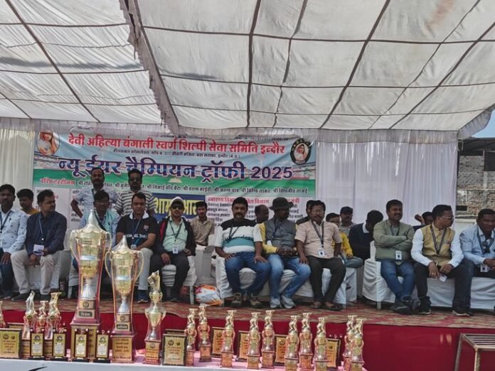 इंदौर में स्वर्णकार क्रिकेट टूर्नामेंट:  रतलाम की एसके डाई मुनीर टीम ने फाइनल में भोपाल को हराया - Indore News