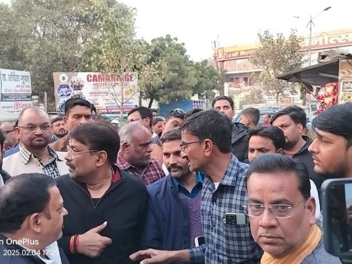 उन्नाव में ट्रैफिक जाम की समस्या पर बैठक:  विधायक और अधिकारियों ने की चर्चा, समाधान नहीं मिला; आज फिर होगी बैठक - Unnao News