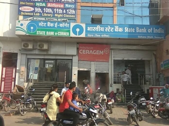 गोहाना SBI में BSF जवान के 1 लाख रुपए चोरी:  पासबुक अपडेट कराते समय वारदात; बैंक में हड़कंप, पुलिस की CCTV पर नजर - Gohana News