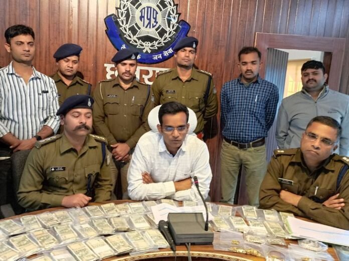 छतरपुर में घर से 40 लाख की चोरी का मामला:  तीन आरोपी से 30 लाख नकद बरामद, सूने मकान में की थी चोरी - Chhatarpur (MP) News