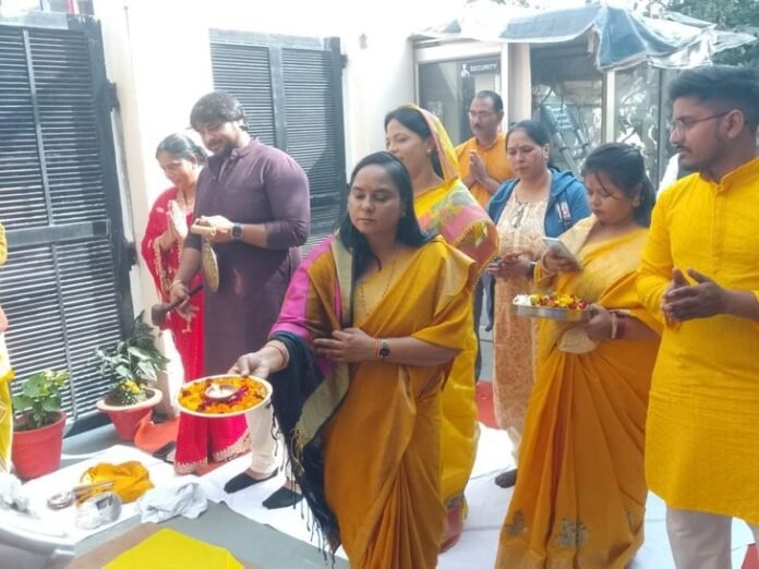 बसंत पंचमी पर रेडियंट स्कूल में विशेष आयोजन:  10वीं-12वीं के छात्रों को आशीर्वाद, माता सरस्वती की पूजा-अर्चना के साथ मनाया त्योहार - Lucknow News