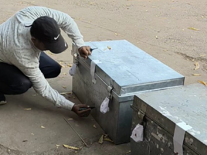 बोर्ड परीक्षा की गोपनीयता की जिम्मेवारी पर्यवेक्षक पर:  कलेक्टर बोले- बच्चों पर प्रेशर न डालें; केंद्राध्यक्ष को हर गतिविधि की वीडियो, सेल्फी अपलोड करनी होगी - Guna News
