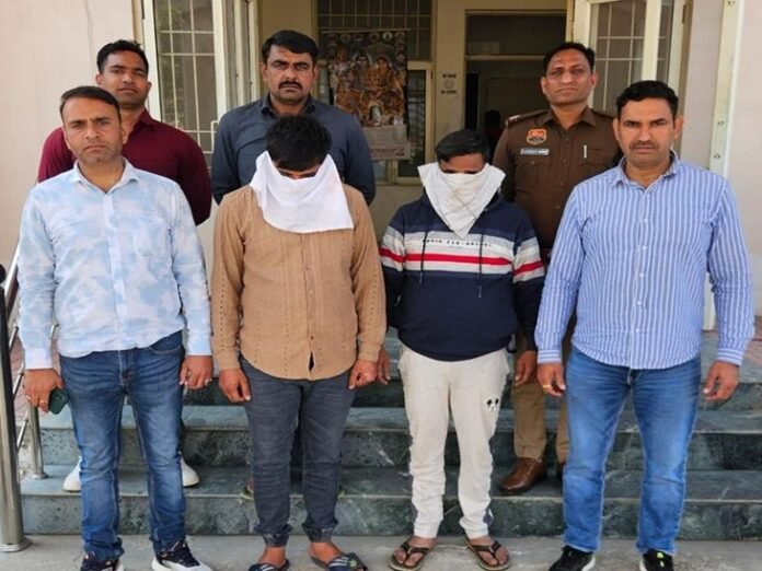 रोहतक में मोबइल स्नेचिंग के 2 आरोपी काबू:  ट्रैक्टर के आगे स्कूटी लगाकर दिया था वारदात को अंजाम, आरोपियों का रहा आपराधिक रिकार्ड - Rohtak News