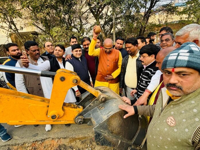 विधायक अमित अग्रवाल ने किया निर्माण कार्यों का लोकार्पण:  वार्ड 20 के कसेरुखेड़ा, मीनाक्षीपुरम-डौरली रास्ते पर कराए हैं कई कार्य - Meerut News