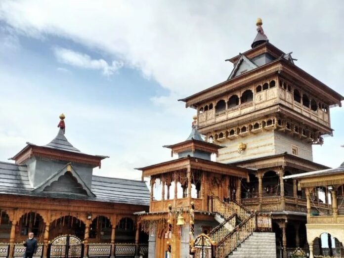 शिमला की दो मंदिर समितियों में विवाद:  जमीन पर अवैध कब्जा, इमारती लकड़ी चोरी, देवता बनाड़ मंदिर समिति ने कराई FIR - Shimla News