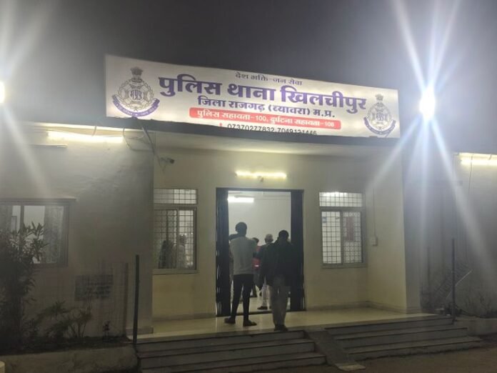 सूदखोर ने देढ़ लाख उधार पर मांगा 10 प्रतिशत ब्याज:  खाली चेक पर जबरन साइन कराया, खिलचीपुर पुलिस ने दर्ज किया केस - rajgarh (MP) News
