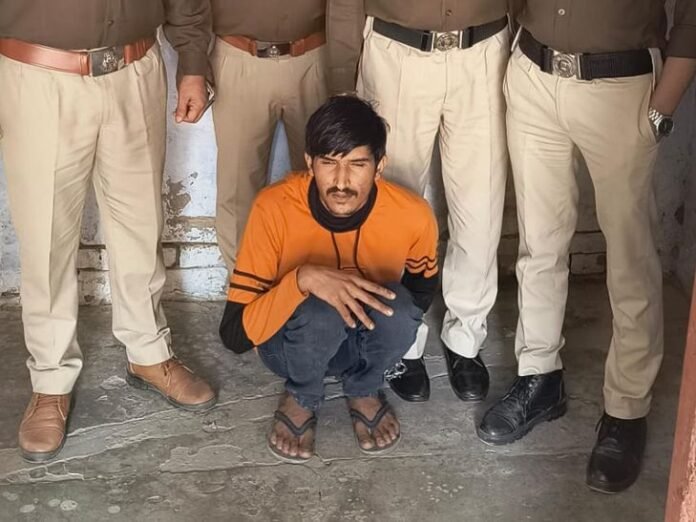 हिसार में शराब ठेके से लूटपाट करने वाला गिरफ्तार:  शटर तोड़कर घुसा था अंदर, सेल्समैन से लूटा मोबाइल बरामद - Hisar News