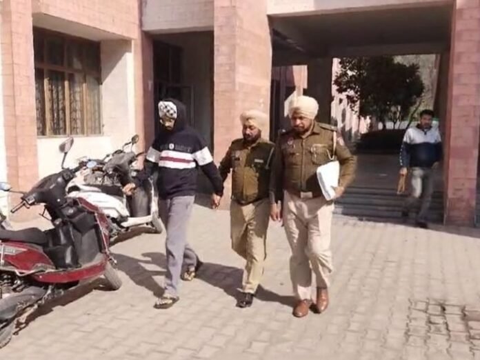 फाजिल्का में फायरिंग करने वाला गिरफ्तार:  दो फरार, बाप-बेटे समेत 4 पर केस, मैरिज पैलेस में हुआ था झगड़ा - Fazilka News