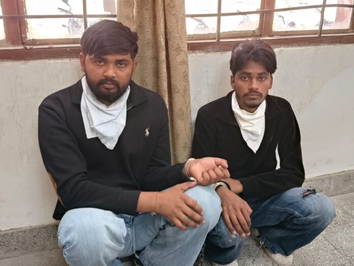 अबोहर में हेरोइन समेत 2 तस्कर काबू:  बिना नंबर की बाइक पर घूम रहे थे, नशा करता 1 युवक गिरफ्तार - Abohar News