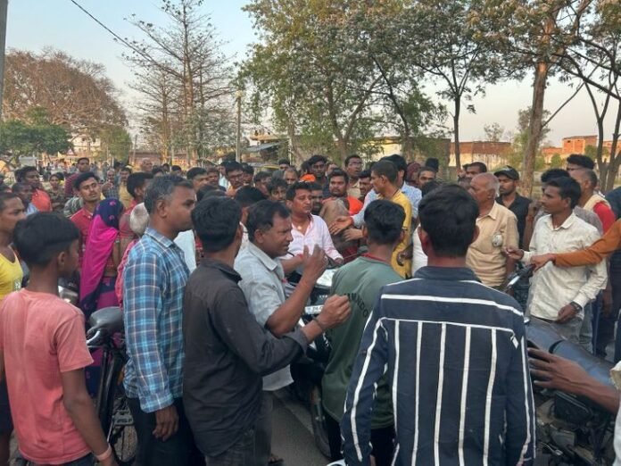 औरंगाबाद में करंट लगने से बच्चे की मौत:  बहन ने बिजली के तार को छू लिया था, उसे बचाने के दौरान भाई ने गंवाई जान - Aurangabad (Bihar) News