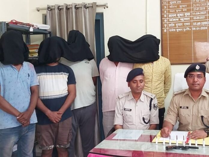 औरंगाबाद में दो भाइयों के बीच फायरिंग:  5 को पुलिस ने किया गिरफ्तार, एक कट्टा और 7 कारतूस भी किया बरामद - Aurangabad (Bihar) News