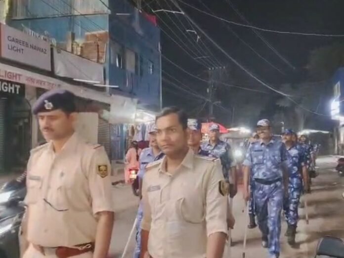 किशनगंज में ईद के मौके पर सुरक्षा कड़ी:  पुलिस ने निकाला फ्लैग मार्च, CCTV से रखी जा रही निगरानी - Kishanganj (Bihar) News