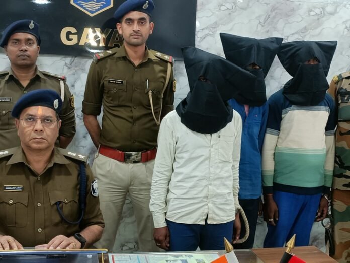 गया में ब्राउन शुगर के साथ 3 तस्कर गिरफ्तार:  खेप ले जाने की सूचना पर पुलिस ने किया वाहन जांच, दो की निशानदेही पर तीसरा पकड़ाया - Gaya News