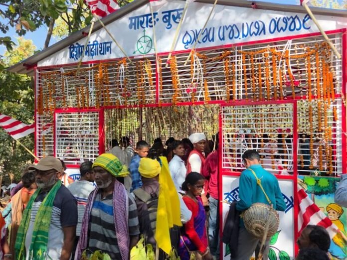 गिरिडीह में हजारों आदिवासियों का प्रदर्शन:  जैन समाज पर लगाया पारसनाथ पहाड़ पर अतिक्रमण का आरोप - Giridih News