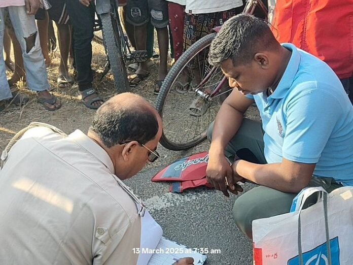 चक्रधरपुर में सड़क हादसा; छात्र मरा:  जेनाबेड़ा में मामा के घर रह कर करता था पढ़ाई, दूसरे गांव से लौटने के दौरान हादसा - Chaibasa (West Singhbhum) News