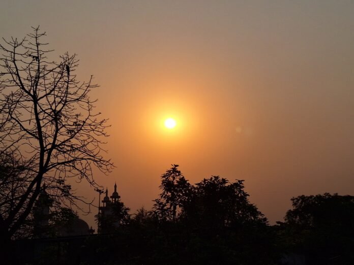 छत्तीसगढ़ में आज भी हीट-वेव अलर्ट:  1-2 अप्रैल को तेज हवा के साथ हो सकती है बारिश; कल 40°C के साथ रायपुर रहा सबसे गर्म - Chhattisgarh News
