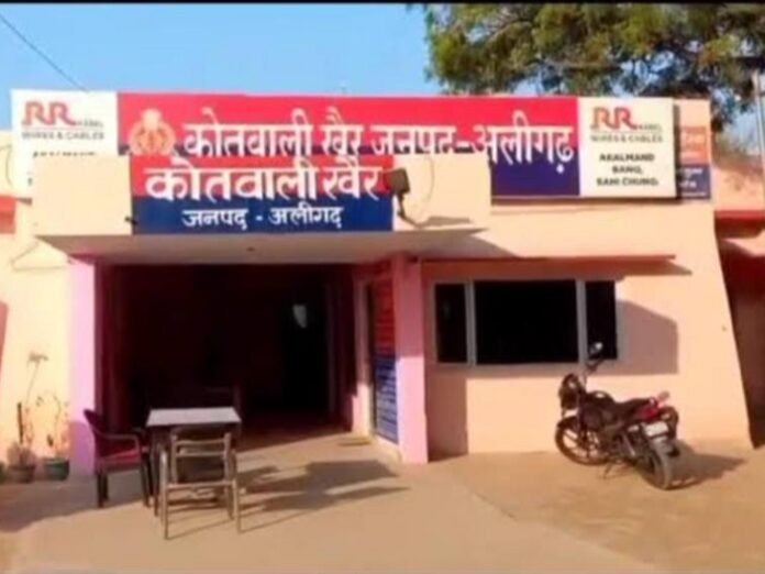 नाली बनाने के विवाद में चले लाठी-डंडे:  अलीगढ़ के खैर में आधा दर्जन से ज्यादा लोग हुए घायल, गांव के प्रधान समेत 8 हुए नामजद - Aligarh News