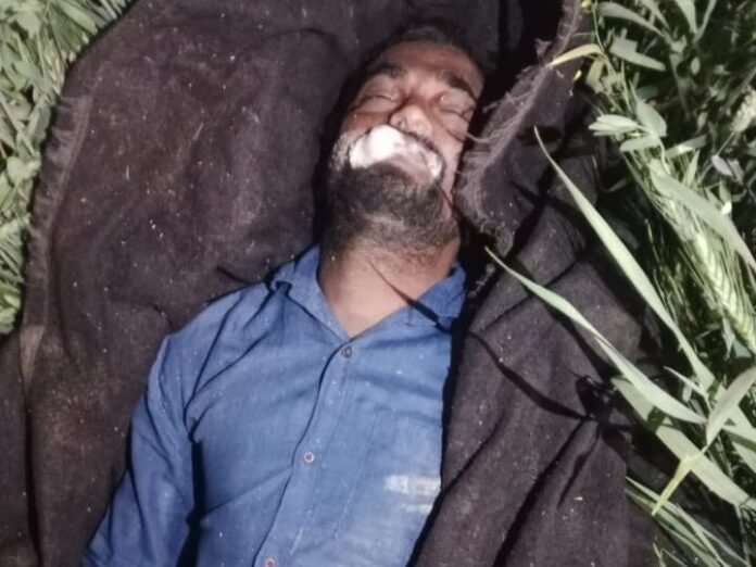 प्रयागराज में गेहूं के खेत में मिला शव:  मृतक के मुंह से निकल रहा था झाग, पुलिस ने पोस्टमार्टम के लिए भेजा - Phulpur (Prayagraj) News