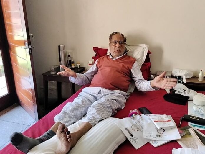 बठिंडा में पिस्तौल की नोक पर लूट:  तीन नकाबपोश तलवार दिखाकर अंदर घुसे, बुजुर्ग दंपती से एक लाख नकद और खाली चेक लेकर भागे - Bathinda News