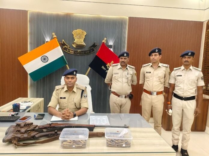 भोजपुर में खेत से दो रायफल, 123 कारतूस बरामद:  दहशत फैलाने की नीयत से छिपाकर रखे थे हथियार, जमीन मालिक समेत तीन पर FIR दर्ज - Bhojpur News