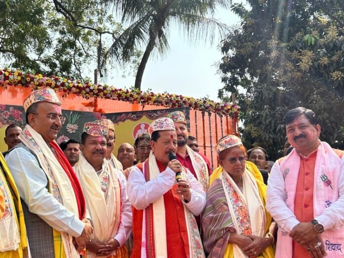 मंत्री मंगल पांडेय के आवास पर होली मिलन समारोह:  निजी कारणों की वजह से नहीं आए सीएम, डिप्टी सीएम समेत कई नेताओं ने एक-दूसरे को लगाया गुलाल - Patna News