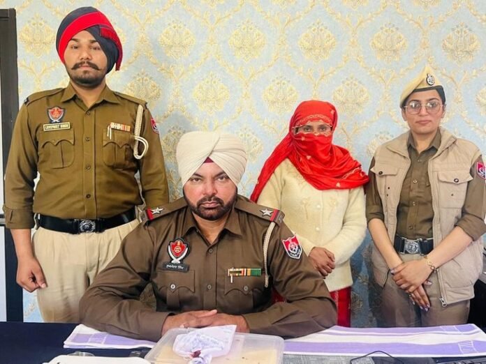 मोगा में पति के नशे ने पत्नी को बनाया तस्कर:  पैदल जाकर इलाकों में करती थी सप्लाई, महिला से हेरोइन बरामद - Jagraon News