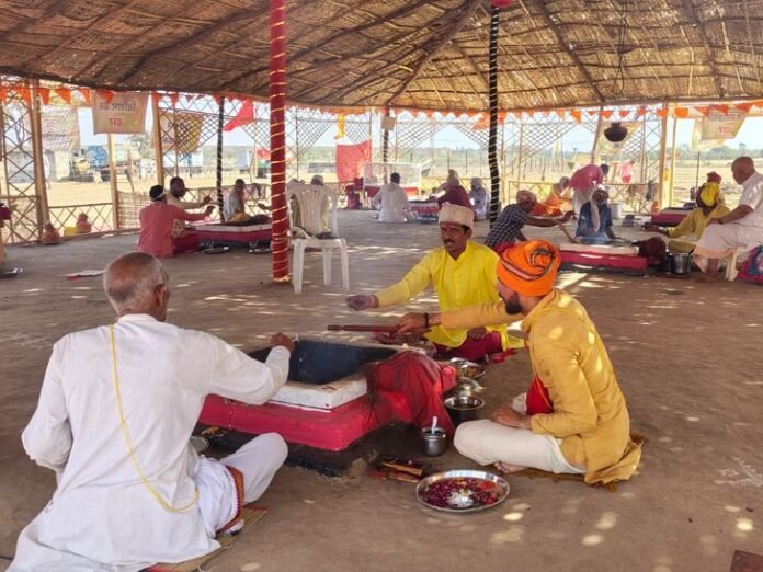 राजगढ़ में पूर्णिमा पर अतिविष्णु यज्ञ में विशेष आयोजन:  गाय के दूध से बनी खीर से हवन, श्रद्धालुओं ने मांगी सुख-समृद्धि - rajgarh (MP) News