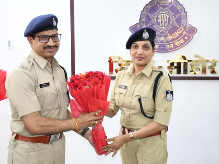 सीहोर में पुलिस विभाग में फेरबदल:  एएसपी गीतेश गर्ग का धार तबादला, सुनीता रावत ने संभाला पदभार - Sehore News