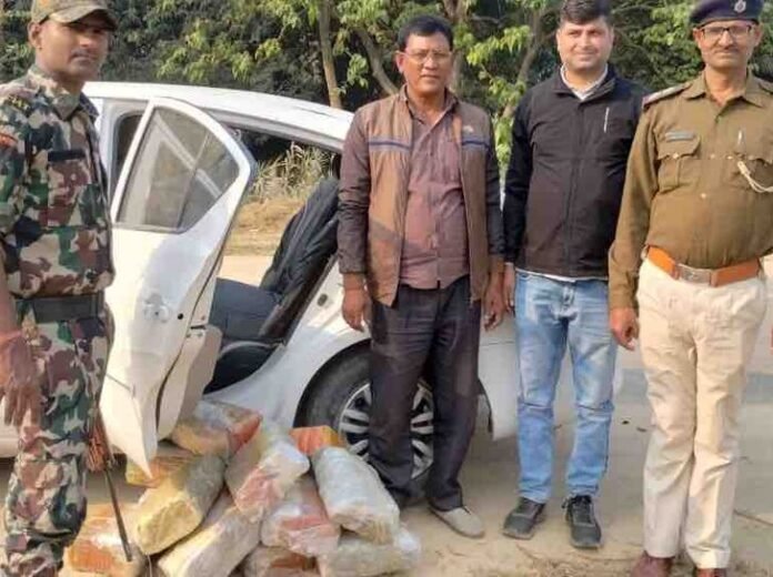 25KG गांजा के साथ नेपाली तस्कर गिरफ्तार:  लग्जरी कार से मोतिहारी लाया जा रहा था खेप, 10 लाख रुपए आंकी जा रही कीमत - Motihari (East Champaran) News