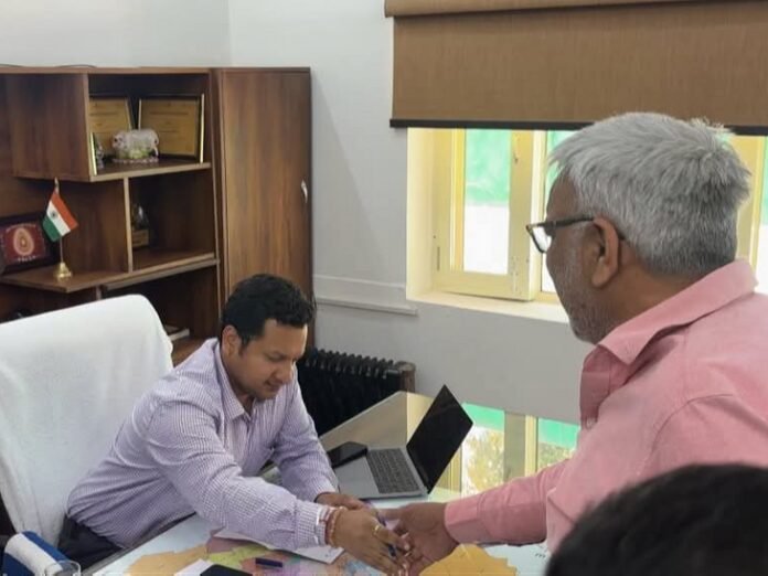 अंबाला में विधायक को कमिश्नर ने किया अपमानित:  स्वागत करने गेट पर नहीं पहुंचे, चैंबर में भी विधायक खड़े दिखे; आंदोलन की चेतावनी - Ambala News