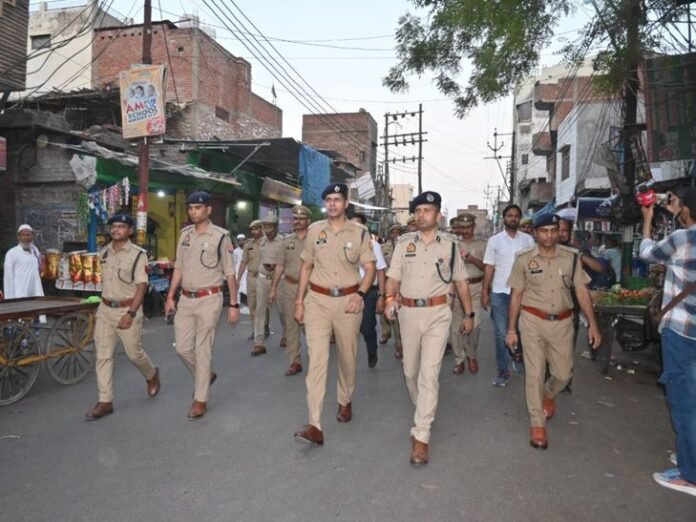 आगरा डीआईजी का फिरोजाबाद दौरा:  अपराधियों की अवैध संपत्ति जब्त करने और कानून व्यवस्था मजबूत करने के निर्देश - Firozabad News