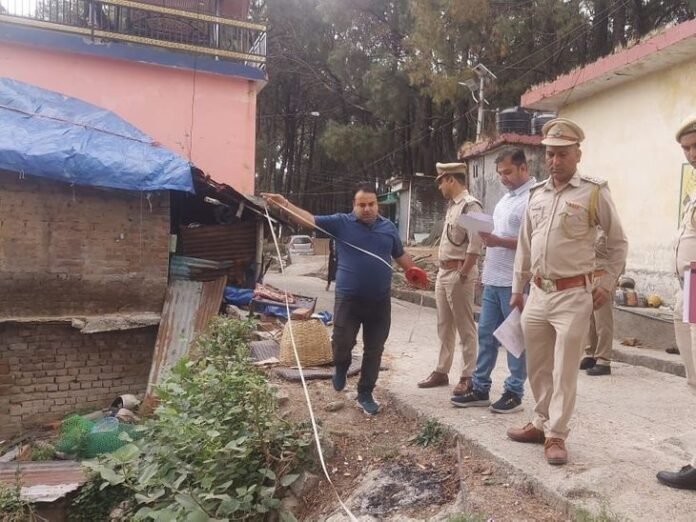 कांगड़ा में वन विभाग की जमीन से हटवाया कब्जा:  कब्जाधारियों पर पहले से केस दर्ज, पुलिस बल रहा मौजूद - Dharamshala News