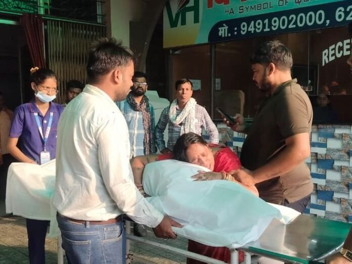 कोरबा में भूख हड़ताल पर बैठे सचिव की मौत:  धरनास्थल पर आया हार्ट अटैक, अस्पताल में तोड़ा दम; शासकीयकरण की कर रहे मांग - Korba News