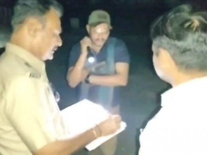 खन्ना में एनकाउंटर के बाद आरोपी काबू:  बदमाश ने पुलिस पर की फायरिंग, जवाबी कार्रवाई में पैर में गोली लगने से घायल - Khanna News