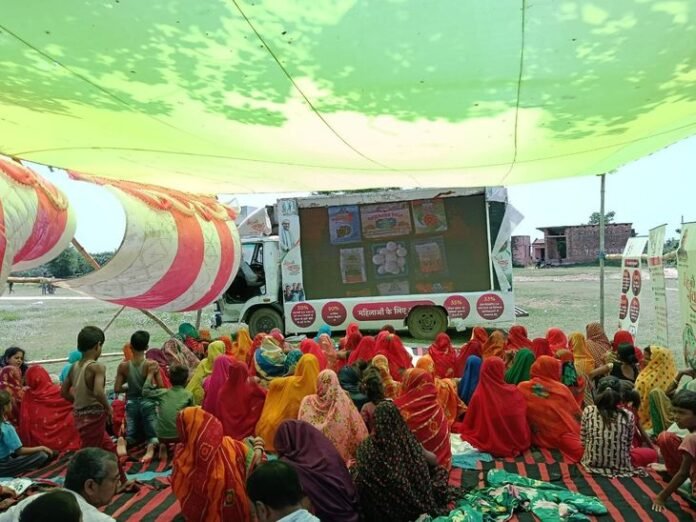जीविका महिला ग्राम संगठन ने 'महिला संवाद' कार्यक्रम किया आयोजित:  महिलाओं ने सरकारी योजनाओं से जीवन में आए बदलाव पर की चर्चा, विकास पर सुझाव दिए - Madhubani News